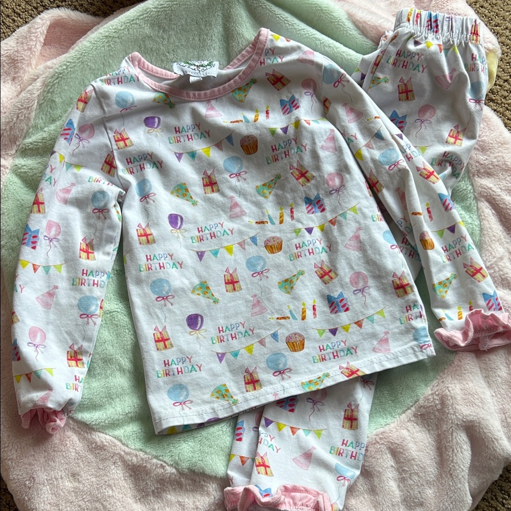 EUC CECIL & LOU Birthday-Print Pink Trim Pajama Set 2T